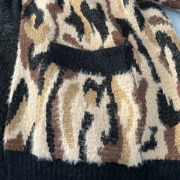 Animal print cardigan by Janice Apparel - Picture 6 of 6